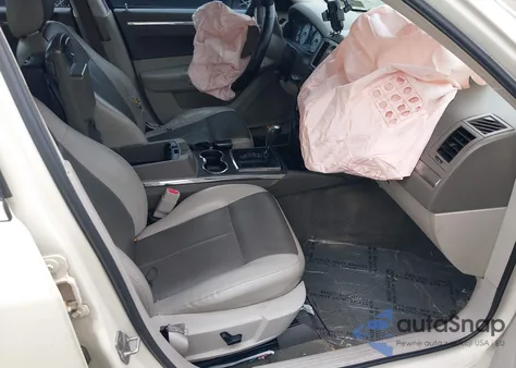 2008 Chrysler 300 Touring z USA, uszkodzony, nr VIN 2C3LA53G08H137676